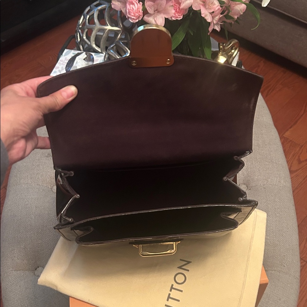 Louis Vuitton Vernis Miranda In Rouge Fauviste bag - Picture 13 of 17
